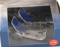 Lakner Antal (1966-): Art mobile, human powere Biennale vehicles, 2001. 1:20 műanyag modell, jelzett...