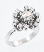 18 K fehérarany gyűrű 11 db gyémánttal. 0,4 c VVS1-VS, F-G, 0,55c VS1-SI G-H Br 5,4 g, m: 53 Certifikáttal, eredeti dobozában. / 18 Ct white gold ring with 11 diamonds.
