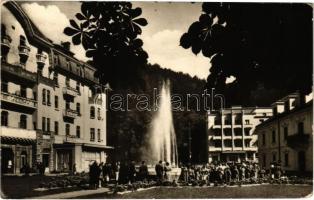 1952 Trencsénteplic, Trencianske Teplice; Liecebny ústav Krym a Liecebny dom Tri srdcia / fürdő, szálloda, szökőkút / spa, hotel, fountain (kopott sarkak / worn corners)