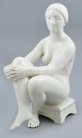 Pátzay Pál: Női akt. Fehér mázas porcelán szobor. Jelzett, kis mázsérüléssel, mázrepedésekkel. 30 cm