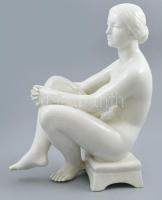 Pátzay Pál: Női akt. Fehér mázas porcelán szobor. Jelzett, kis mázsérüléssel, mázrepedésekkel. 30 cm