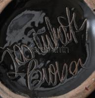 Szombathy Zsuzsa kerámia kancsó kézzel festett, jelzett mázrepedésekkel 20cm