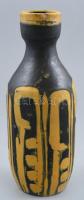 Gorka Lívia mázas sárga fekete váza kézzel festett jelzett száján lepattanással 28cm