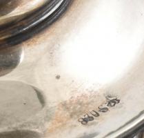 Ezüst (Ag) gyertyatartó halas díszítéssel jelzett 13 cm bruttó 182 g