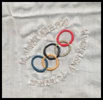 1928 "IX. Olympiad 1928 St. Moritz Amsterdam" feliratú és olimpiai öt karikás hímzésű sely...