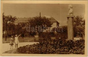 1948 Vágújhely, Waag-Neustadt, Nové Mesto nad Váhom; szobor / statue