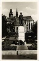 1938 Kassa, Kosice; Dóm a pomník gen. Dr. M. R. Stefánika / Székesegyház, Dr. M. R. Stefánik szobor / cathedral, statue