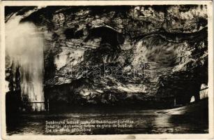 Dobsina, Dobschau; Dobsinská ladová jaskyna / Dobschauer Eishöhle / Dobsinai jégbarlang, belső, Nagyterem az oltárral. A. Fejér kiadása / ice cave, interior (EK)