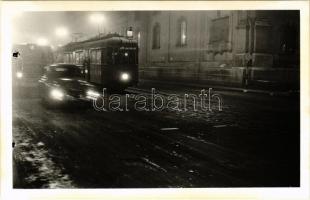 Budapest V. Ferenciek tere este, 68-as villamos, 46-os busz. photo