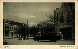 1943 Apatin, Horthy Miklós út, autóbusz. Szavadill J. kiadása / street view, autobus (EK)