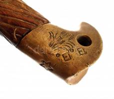 cca 1943 Szovjet kozák saska, M1927, fa-réz markolattal, a markolaton stilizált szovjet címerrel, bő...