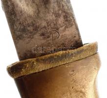 cca 1943 Szovjet kozák saska, M1927, fa-réz markolattal, a markolaton stilizált szovjet címerrel, bő...