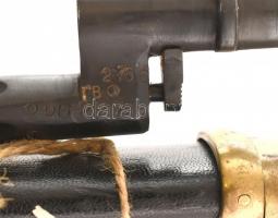 cca 1943 Szovjet kozák saska, M1927, fa-réz markolattal, a markolaton stilizált szovjet címerrel, bő...