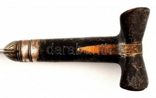 XIX. sz. Balkáni jatagán, réz-fa-fém markolattal, díszes pengével, kopott, jelzés nélkül, kopott, pe...