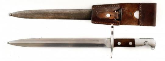 Svájci Schmidt-Rubin 1889M bajonett, hüvellyel, bőr papuccsal, komplett. Jelzett. / Swiss 1889M bayonet, complete with scabbard and leather frog