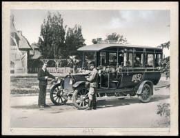 Magyar Busz Rt Mercedes autóbusza cca 1910. Későbbi nagytíás kartonon . 18x12 cm
