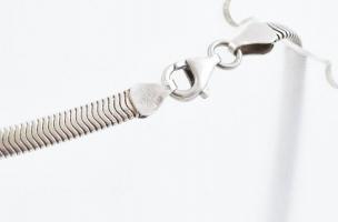 Ezüst(Ag) kígyó nyaklánc, jelzett, h: 45 cm, nettó: 13,2 g