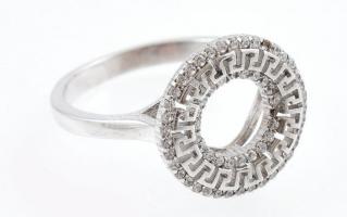 Ezüst(Ag) áttört gyűrű, jelzett, kőhiánnyal, méret: 53, bruttó: 2,7 g