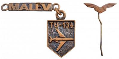 2db-os MALÉV jelvény és kulcstartó(?) tétel, utóbbi Tu-134 sematikus ábrájával T:2