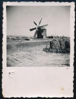 1942 Orosz szélmalom a keleti fronton, fotó, sérült, 9×6 cm / russian windmill, photo with fault