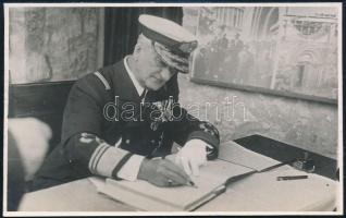 cca 1930-1940 Horthy Miklós (1868-1957) kormányzó íróasztalánál, egyenruhában, Schäffer Gyula pecséttel jelzett fotója, hátoldalán albumlapra ragasztásról származó nyomok, 13,5x8,5 cm