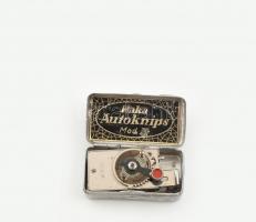 Vegyes fényképező tétel, (Kioldó, Zenith-E váz, Minox filmes fényképező, Smena 8m fényképezőgép bőr ...