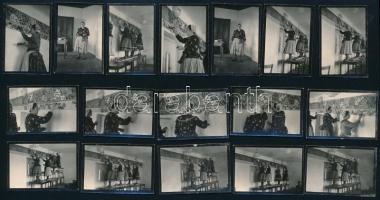 cca 1940 Kalocsai pingáló asszonyok, 17 db fotó, 4x2,5 cm