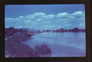 cca 1940 Művészi tájképek a Duna-partról I., 8 db Agfacolor színes diapozitív