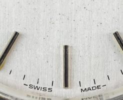 Omega automata férfi karóra, 1960 körül, bőr szíjjal, acél tokban, működik, dátum funkciós, kopásnyo...