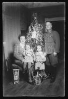 cca 1920-1940 Katonaportrék a Horthy-korszakból (csendőr, családi képek), 5 db negatív üveglemezen, ...