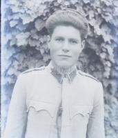 cca 1920-1940 Katonaportrék a Horthy-korszakból (egyedi és ritka viseletek), 6 db negatív üveglemezen, 9x6 cm