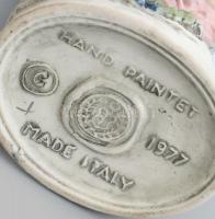 Olasz 1977 díszkulacs, figurális, kézzel festett porcelán, kopott, jelzett, m: 30 cm