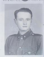 cca 1920-1940 Katonaportrék a Horthy-korszakból (közte színezettek, sérült is), 20 db negatív üvegle...