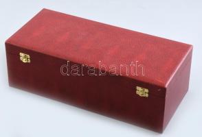 Demjén Imre (1937- ): Magyar katonai viselettörténet: Magyar öltözetű tábornok teljes dísz-/gálaegye...