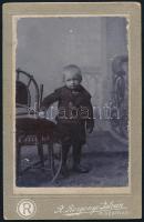 cca 1905 Gyerekpotré, keményhátú fotó Rozgonyi István szarvasi műterméből, 10,5×6,5 cm