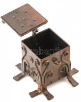 Iparművészeti fém doboz, jelzés nélkül, kopott, m: 12 cm