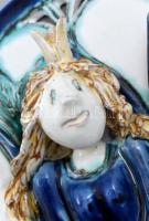 Morvay Zsuzsa (1946-): Királylány. Mázas fali kerámia, jelzett, hibátlan m: 23 cm