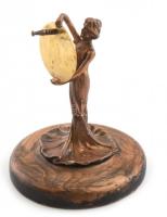 Zsebóra tartó, réz női figurával, fa alapon, kopott 14 cm