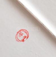 Fehér-mázas porcelán fogas és tál, jelzett és jelzés nélkül, az egyik foltos, a másikon gyári mázhib...