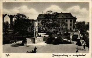 1940 Győr, Bissinger sétány, angyalos országzászló, "Gyűlölöm a nőket!" Apolló mozi kapuja reklámmal