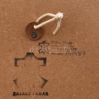 Zajácz Tamás (1952- ): Múzsa. Bőrkép alján kis kopással. Falra akasztható. Hátoldalán jelzett, bélye...