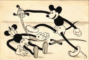 Mickey egér vívó párbaj közben. Klösz korai Disney képeslap / Mickey Mouse fencing. Early Hungarian Disney postcard s: Bisztriczky