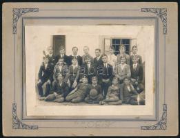 1930 Fiatal leventék és tanáruk csoportképe, fotó, 11x15 cm