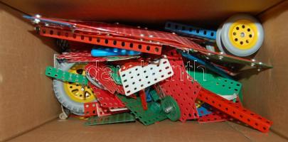 Épitő játékkészlet a 70-es évekből, saját katalógusával