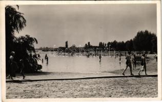 Keszthely, Strand, fürdőzők