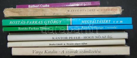 8db verses kötet Különböző költőktől mint Majakovszkij, Báthori Csaba vagy Varga Katalin, közte dedikáltakkal