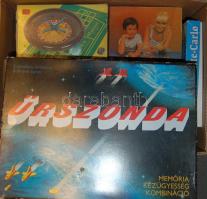 Több társasjáték a régmúltból egy nagy dobozban: Autocross, Rulett, Űrhajós és még más játékok