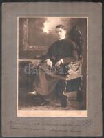 1920 Mihalovich Sándor (1892-1963) főesperes, kartonra kasírozott fotó, saját kezű soraival, 23×17 cm