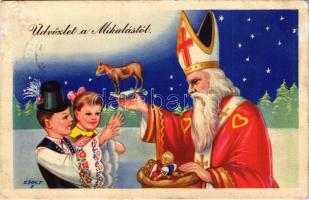 1940 Üdvözlet a Mikulástól / Christmas greeting art postcard with Saint Nicholas and gifts s: Zsolt (EB)