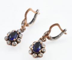 Aranyozott ezüst(Ag) kék köves fülbevalópár, jelzett, h: 3 cm, bruttó: 6,4 g
